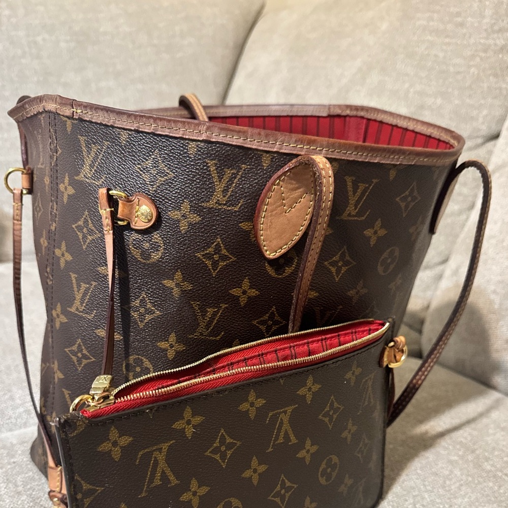 Louis Never full 100% Authentic 
BAG only Gently used